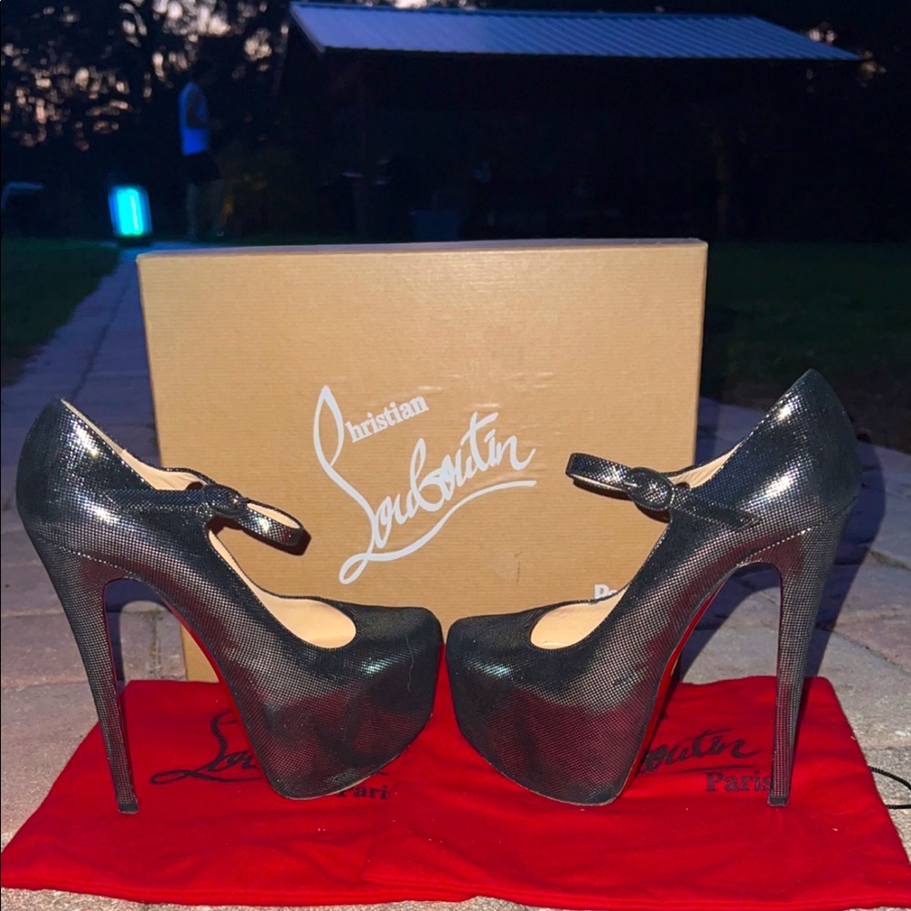 Christian Louboutin- platform “Lady Daf” in suede silver